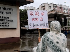 एक मां की जंग-बेटे के लिए इंसाफ मांगने 500 KM दूर से आकर किया प्रदर्शन