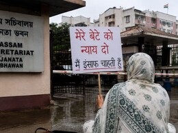 एक मां की जंग-बेटे के लिए इंसाफ मांगने 500 KM दूर से आकर किया प्रदर्शन