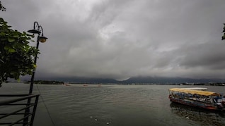 राजस्&zwj;थान में मूसलाधार बारिश, डीग में गिरा दो मंज&zwj;िला घर; मौसम व&zwj;िभाग का नया अलर्ट