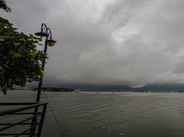 राजस्&zwj;थान में मूसलाधार बारिश, डीग में गिरा दो मंज&zwj;िला घर; मौसम व&zwj;िभाग का नया अलर्ट