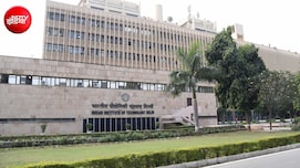 'IIT दिल्ली में पुलिस सादे कपड़ों में कर रही थी जासूसी', प्रदर्शनकारी छात्रों ने लगाए आरोप