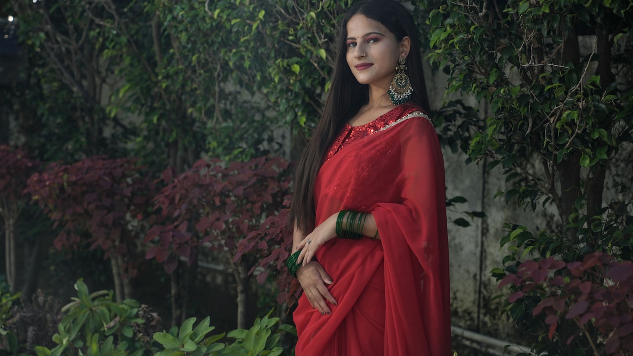 7 Chiffon Sarees With Lightweight Borders For Easier Pleating 7 Chiffon Sarees With Lightweight Borders For Easier Pleating