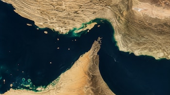 Iran, Oman Propose Temporary Hormuz Navigation Corridor, Plan Mine-Clearing Project