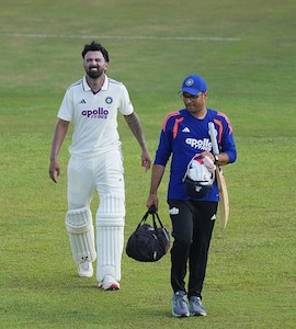 KL Rahul Struggles To Hold Bat, Retires Hurt After Injury In 1st Test vs Sri Lanka