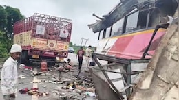 Bus Accident: नेपाल से पुणे जा रही बस और सिलेंडर भरी गाड़ी में जोरदार टक्कर, महिला की मौत; 36 यात्री घायल