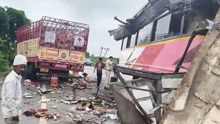Bus Accident: नेपाल से पुणे जा रही बस और सिलेंडर भरी गाड़ी में जोरदार टक्कर, महिला की मौत; 36 यात्री घायल