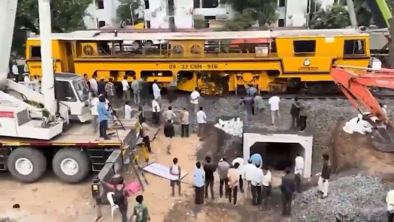 गुजरात में रेलवे का कमाल: महज 8 घंटे में पटरी के नीचे बना दिया अंडरपास