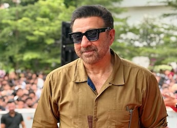 Sunny Deol Eats Samosas And Desi Ghee Parathas At 68, Here's How He Stays Fit