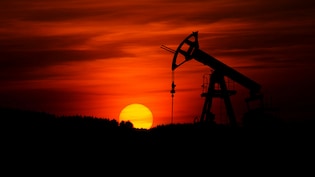 US Record Oil Production, Economists Debate On China Growth & The New Fed Plan | The Week In Whys