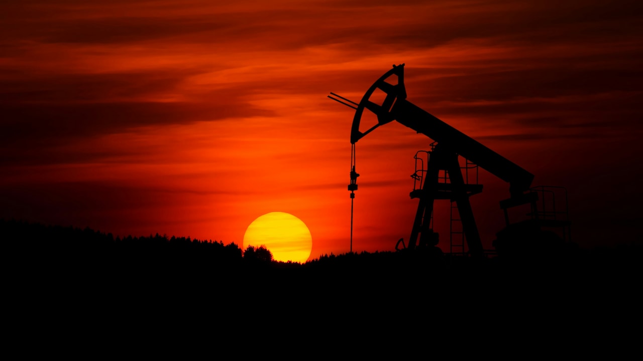 US Record Oil Production, Economists Debate On China Growth & The New Fed Plan | The Week In Whys