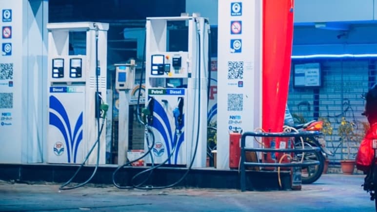 Petrol Diesel Prices : पेट्रोल आणि डिझेल स्वस्त होणार? निर्यातीवरील विंडफॉल टॅक्समध्ये केंद्र सरकारकडून कपात