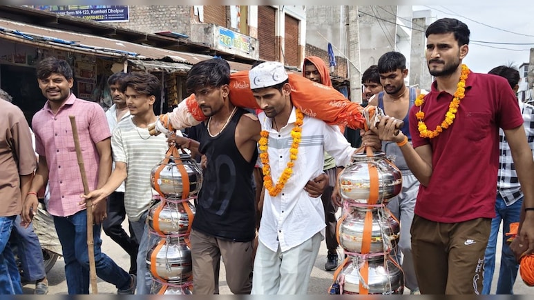 सद्दाम खान 250 किमी पैदल चलकर लाया 101 लीटर गंगाजल, सावन के पहले सोमवार पर भगवान श&zwj;िव का क&zwj;िया जलाभ&zwj;िषेक