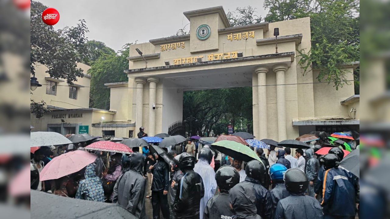'इससे अच्छा सरकार हमें गोली मार दे'... JSSC CGL रद्द होने पर बोले पास होने वाले अभ्यर्थी