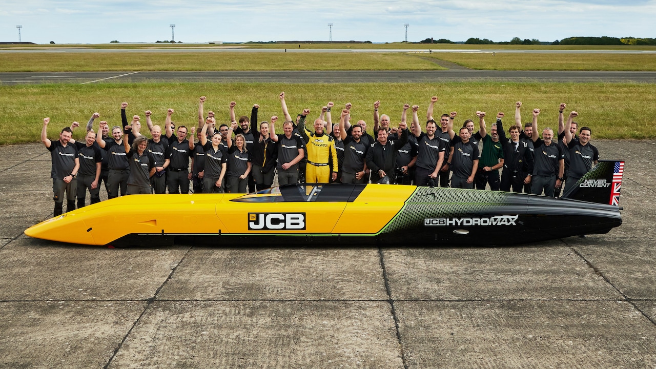 653 Kmph! JCB Hydromax Smashes Hydrogen Land Speed Record