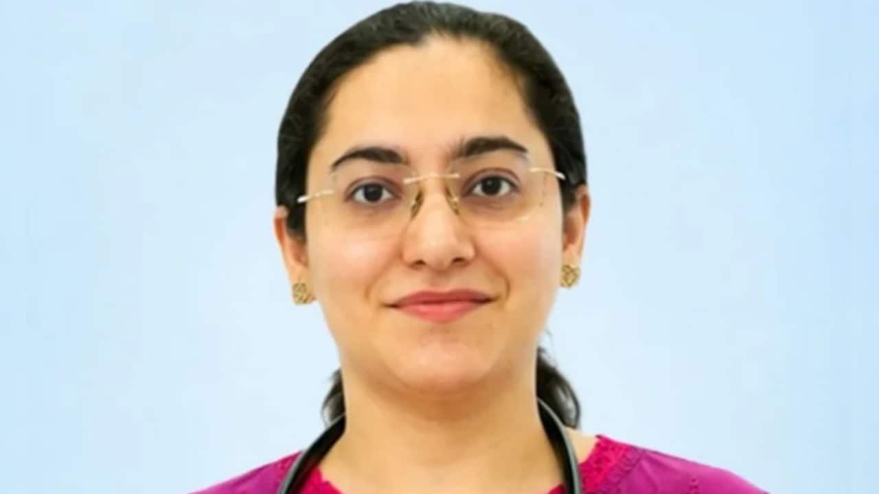 डॉक्टर की फीस से बचने के लिए पति-पत्नी ने भिड़ाया ऐसा जुगाड़, सोशल मीडिया पर हंस-हंसकर लोटपोट हुए लोग