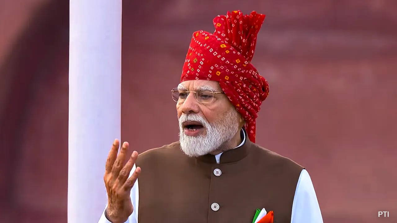 For 80th Independence Day, PM Modi Picks Red Tie-And-Dye Turban