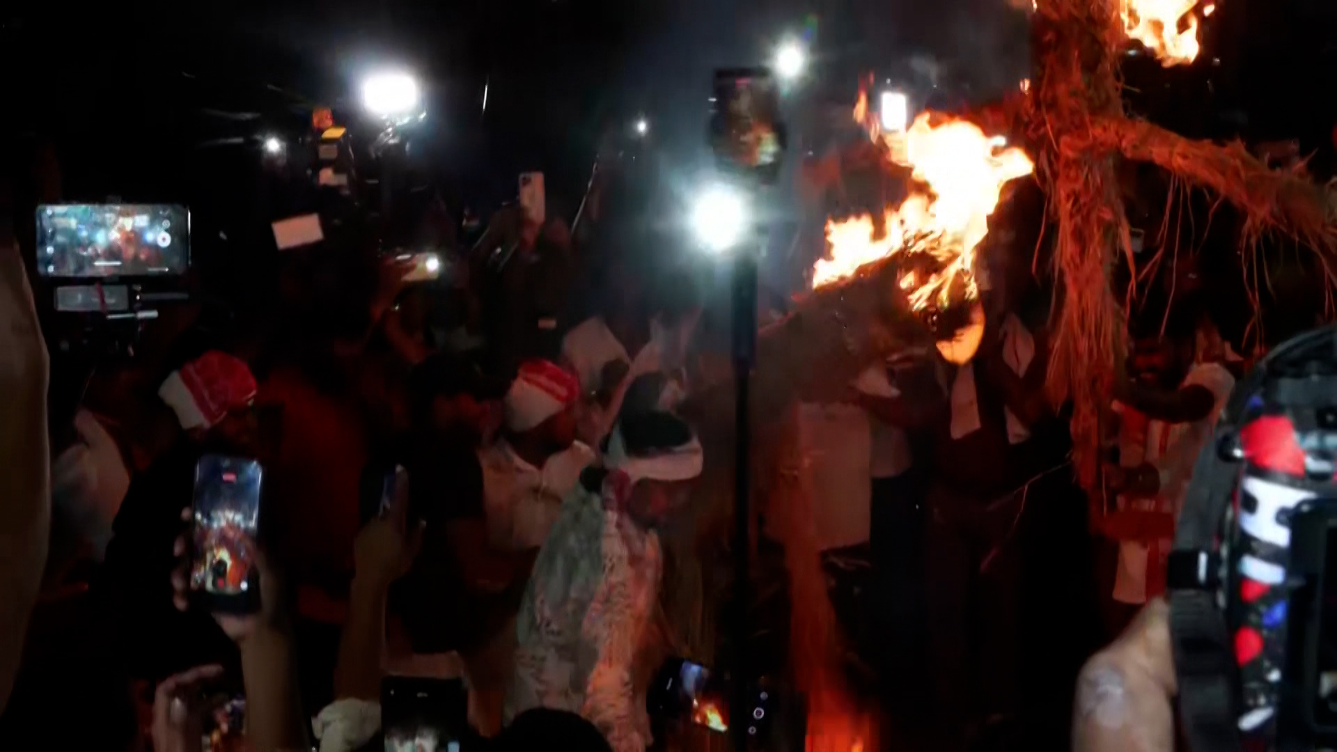 Clashes Erupt As Jharkhand Protesters Attempt To Burn Hemant Soren's Effigy