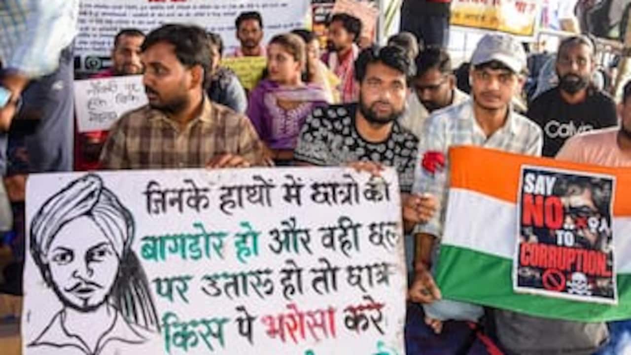 Jharkhand: Police Resort To Lathi Charge To Control Crowd Amid JPSC-JSSC Aspirants' Protest - Video
