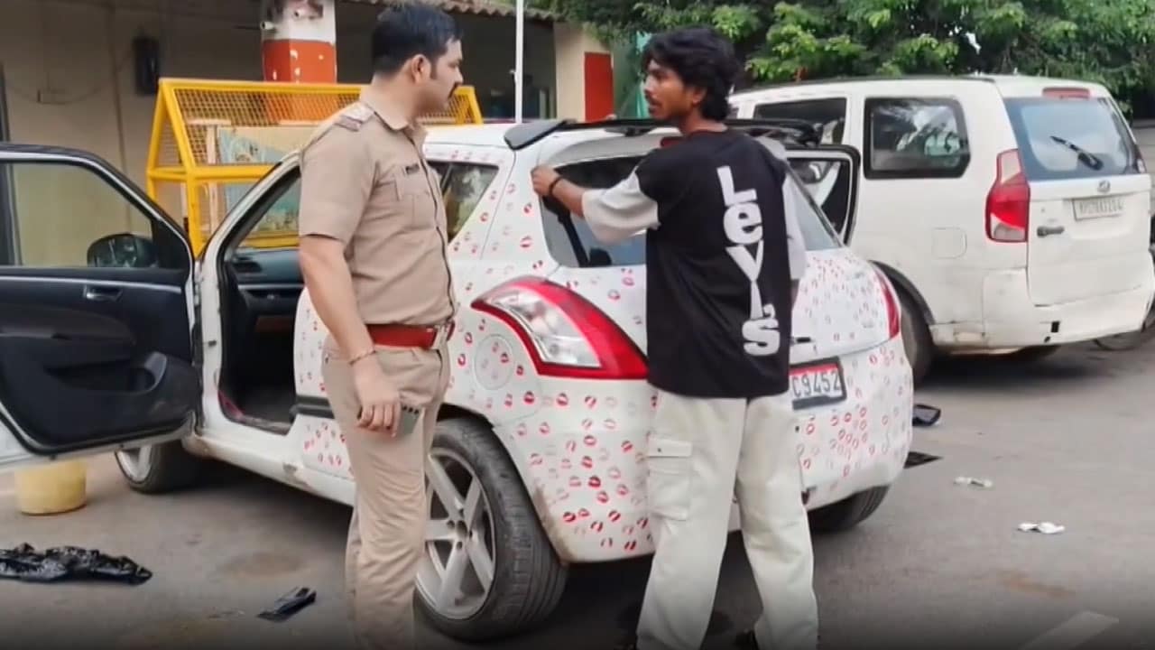 He Got His Girlfriend To Cover His Car In Kisses. Then Cops Arrived
