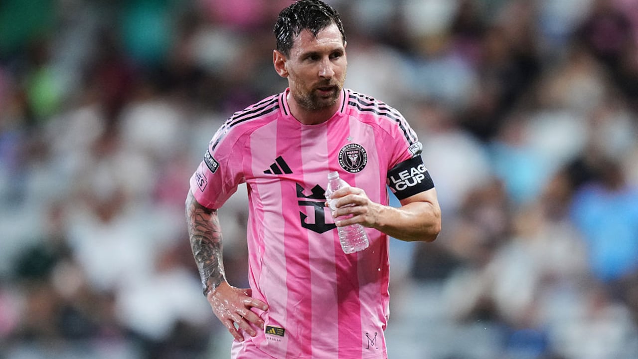 Messi Makes Emotional Return After Fathers Death. Heres How Fans Reacted