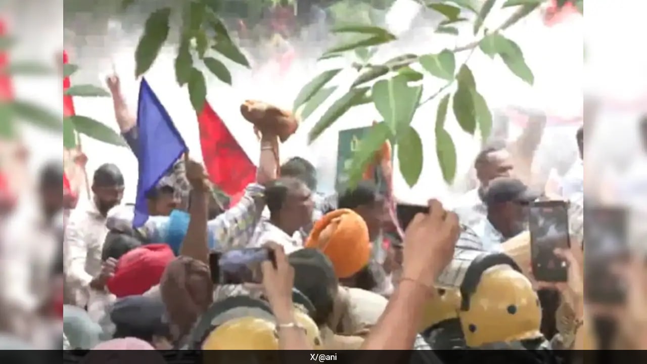 Punjab Employees Protest Seeking Dearness Allowance, Police Use Water Cannon