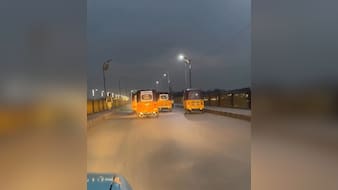 अफगानिस्तान की सड़कों पर फर्राटे मारते नजर आए भारतीय ऑटो रिक्शा, देखें VIDEO