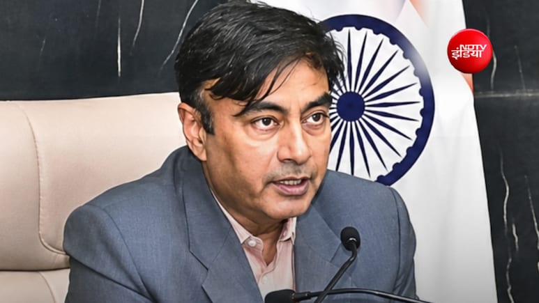 मण&zwj;िपुर मुख्&zwj;य सचिव: क्&zwj;या IAS राजीव स&zwj;िंह ठाकुर बनेंगे अफसरों के बॉस? राजस्&zwj;थान के 4 ज&zwj;िलों में रहे कलेक्टर