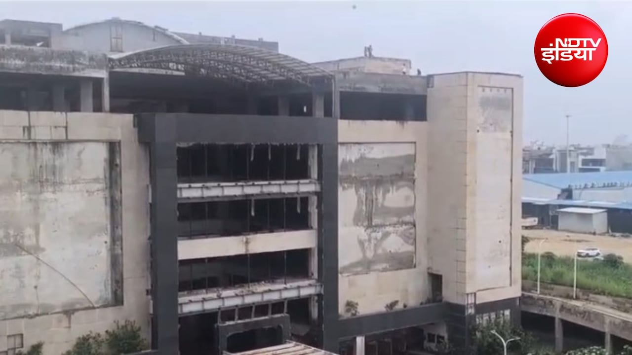 दिल्ली में राजौरी गार्डन के खाली मॉल में युवती ने दी जान, सुसाइड नोट में मां की मौत का जिक्र