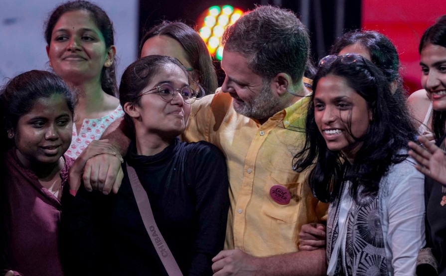 Rahul Gandhi with women at Chhatron Ki Goonj event in Pune Rahul Gandhi with women at Chhatron Ki Goonj event in Pune