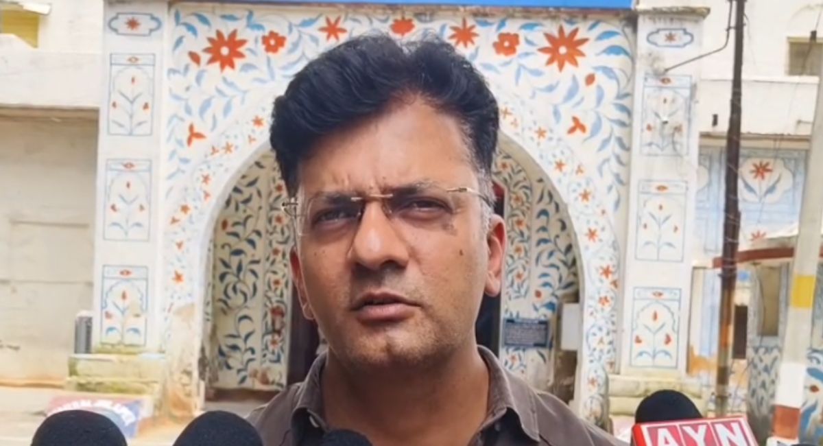 अजमेर जेल में महफ‍िल! कैदी का जेल से वीड‍ियो कॉल पर बात करने का वीड‍ियो वायरल, जेलर की म‍िलीभगत का आरोप