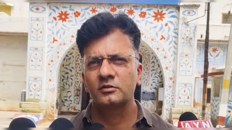 अजमेर जेल में महफ&zwj;िल! कैदी का जेल से वीड&zwj;ियो कॉल पर बात करने का वीड&zwj;ियो वायरल, जेलर की म&zwj;िलीभगत का आरोप &nbsp;
