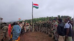 Independence Day 2026: माओवाद के गढ़ में पहली बार फहराया तिरंगा, मटाल की पहाड़ी पर गूंजा भारत माता का जयघोष