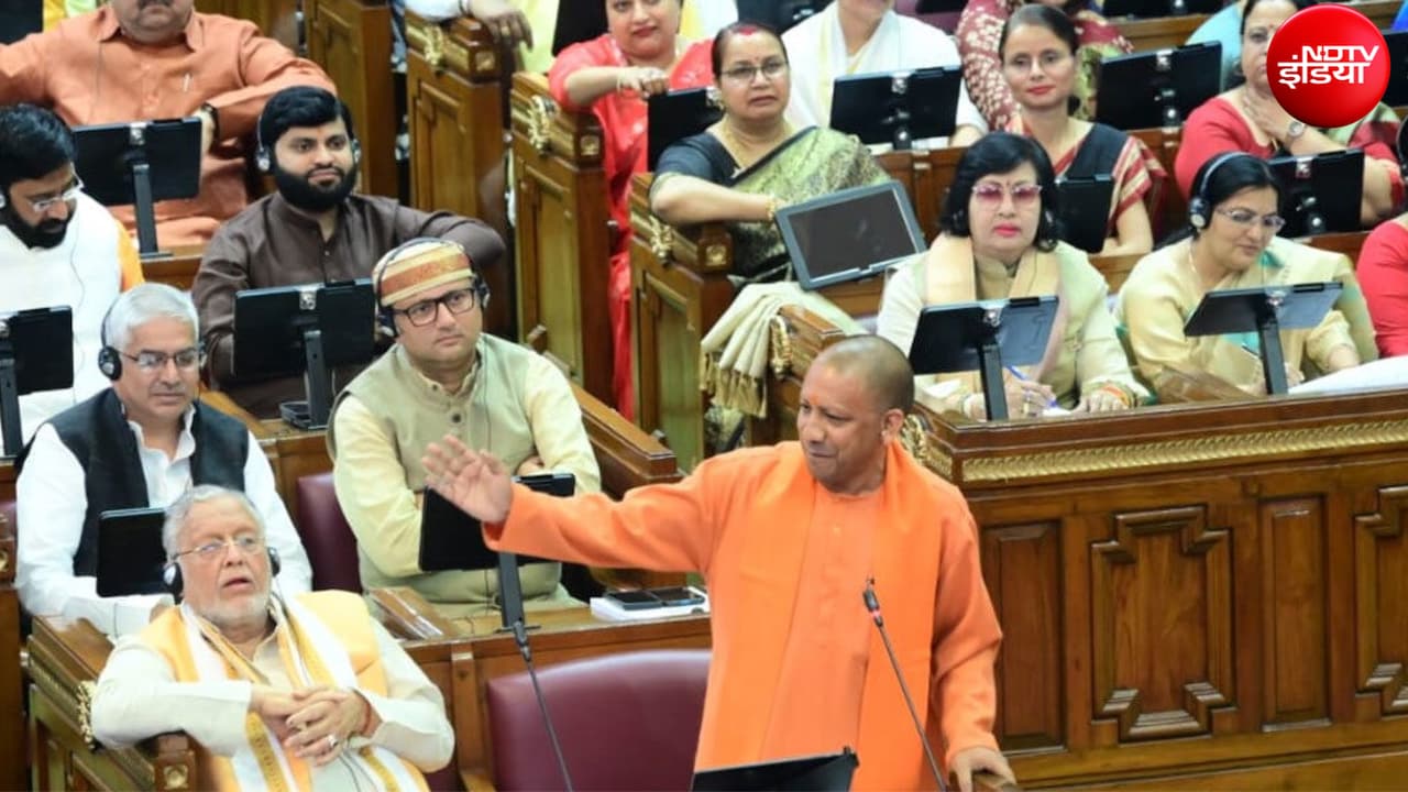 Live Update: यूपी विधानसभा में जमकर हंगामा, सदन की कार्यवाही 12.20 बजे तक स्थगित