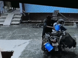 घरों में दूध देने से पहले उसमें थूकता था दूधवाला, CCTV से खुली पोल, वीडियो