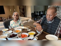मां-बाप के साथ' बेस्ट ब्लिस्ड ब्रेकफास्ट' एंजॉय करते दिखे सोहेल खान, फैमिली फोटो में दिखी खूबसूरत बॉन्डिंग