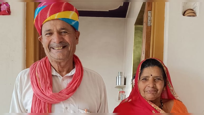 घर के पीछे बुजुर्ग पत&zwj;ि-पत्&zwj;नी की पेटी में म&zwj;िली लाश, गुजरात में रहता था बेटा&nbsp;