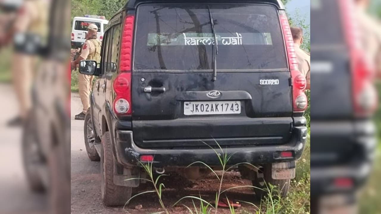 SUV Breaches Police Check Post In J&amp;K's Ramban, Security Alert Sounded
