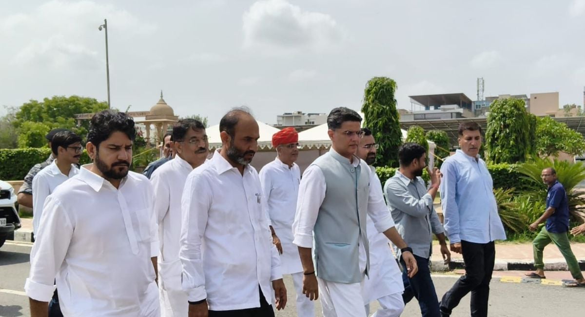 धरने में शामिल हुए सचिन पायलट. धरने में शामिल हुए सचिन पायलट.