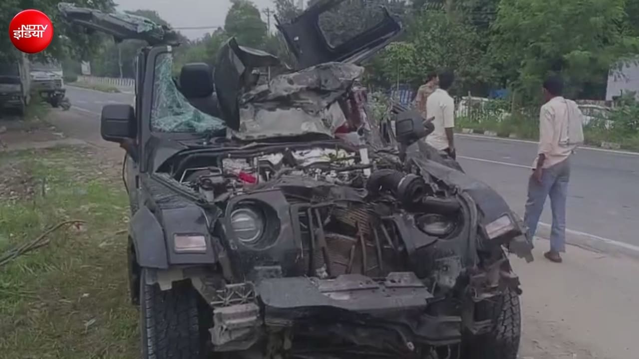 हापुड़ में गंगा एक्सप्रेसवे पर तेज रफ्तार थार का भीषण हादसा, उड़े परखच्चे; 4 दोस्तों की मौत