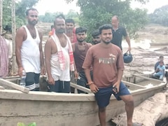 न कोई ट्रेनिंग, न मोटरबोट... 10वीं पास युवक ने असम बाढ़ में बचाई 2000 लोगों की जान