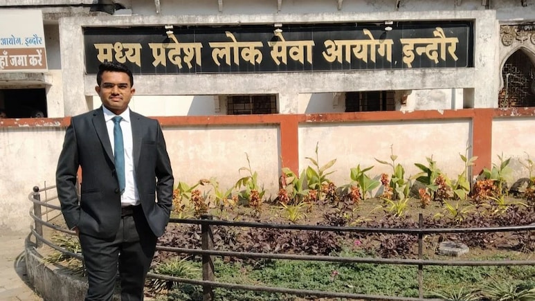 Cleared Madhya Pradesh Civil Services After Failing 40 Exams, 50% In Class 12