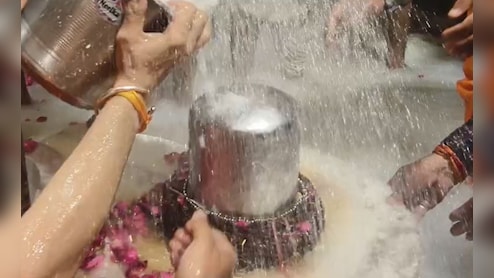 कम बारिश से चिंता, उज्जैन के हाटकेश्वर मंदिर में 31 औषधियों से सहस्त्रधारा अभिषेक, अच्छी वर्षा की प्रार्थना