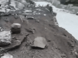 चमोली में हाथी पर्वत के पास बदरीनाथ हाईवे वॉशआउट, सड़क खत्म, वाहन फंसे, यात्री परेशान
