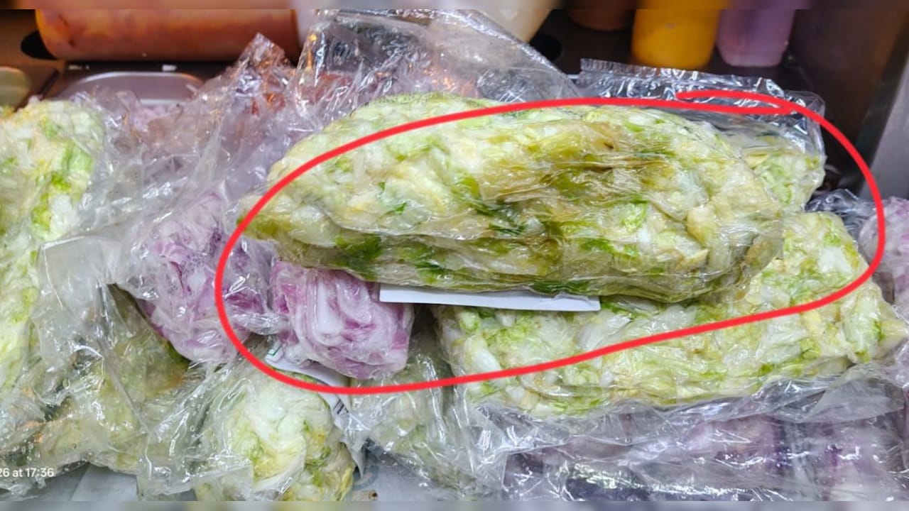 जयपुर में KFC और बर्गर फार्म का इंस्पेक्शन, नॉनवेज फूड से आ रही थी दुर्गंध; 7 दिन पुराना कटा प्याज-पत्तागोभी