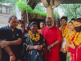 हरिद्वार से कांवड़ लाई 3 मुस्लिम महिलाओं ने डासना मंदिर में किया जलाभिषेक, महामंडलेश्वर यति नरसिंहानंद ने किया सम्मान