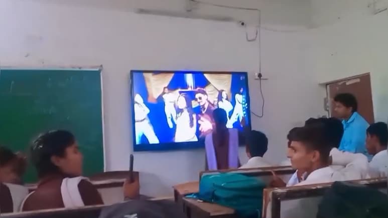 MP: स्कूल में 'धुरंधर' फिल्म दिखाने पर गिरी गाज, कलेक्टर के निर्देश के बाद DEO ने प्रिंसिपल को थमाया नोटिस