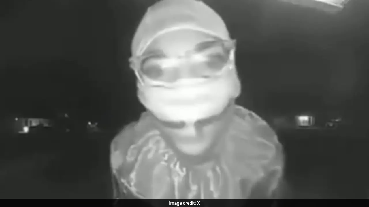 Illinois clown outfit stabbing