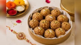 रक्षाबंधन 2026 से पहले बना लें ये हेल्दी और टेस्टी स्वीट्स, हफ्तों तक रहेंगी फ्रेश, त्योहार पर नहीं होगी भागदौड़