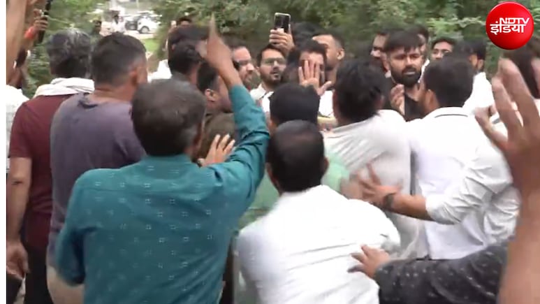 "स्कूलों को राजनीतिक अखाड़ा नहीं बनने देंगे", कॉकरोच जनता पार्टी के स्कूल निरीक्षण पर शिक्षक संगठन की आपत्ति