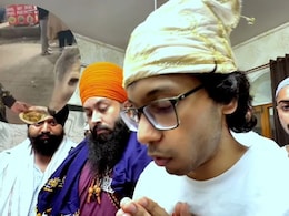 गाय को चिकन मोमोज खिलाने वाला लड़का फिर विवादों में, निहंगों ने पकड़कर गुरुद्वारे में मंगवाई माफी
